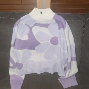 💜H&M Purple and White Floral Turtleneck Sweater Medium